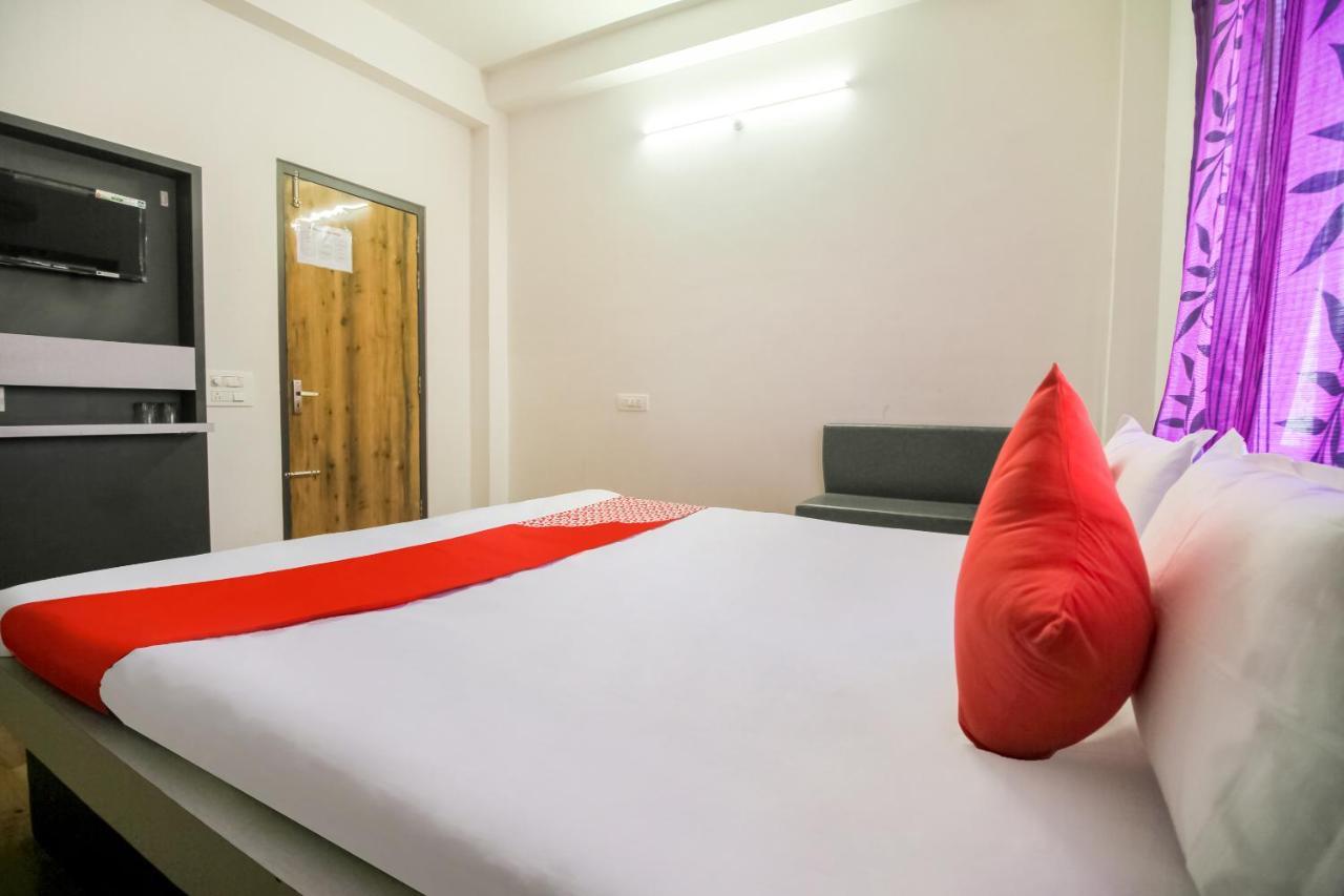 Oyo 69836 Aponjon Resort And Restaurant Shaugaon Bagian luar foto