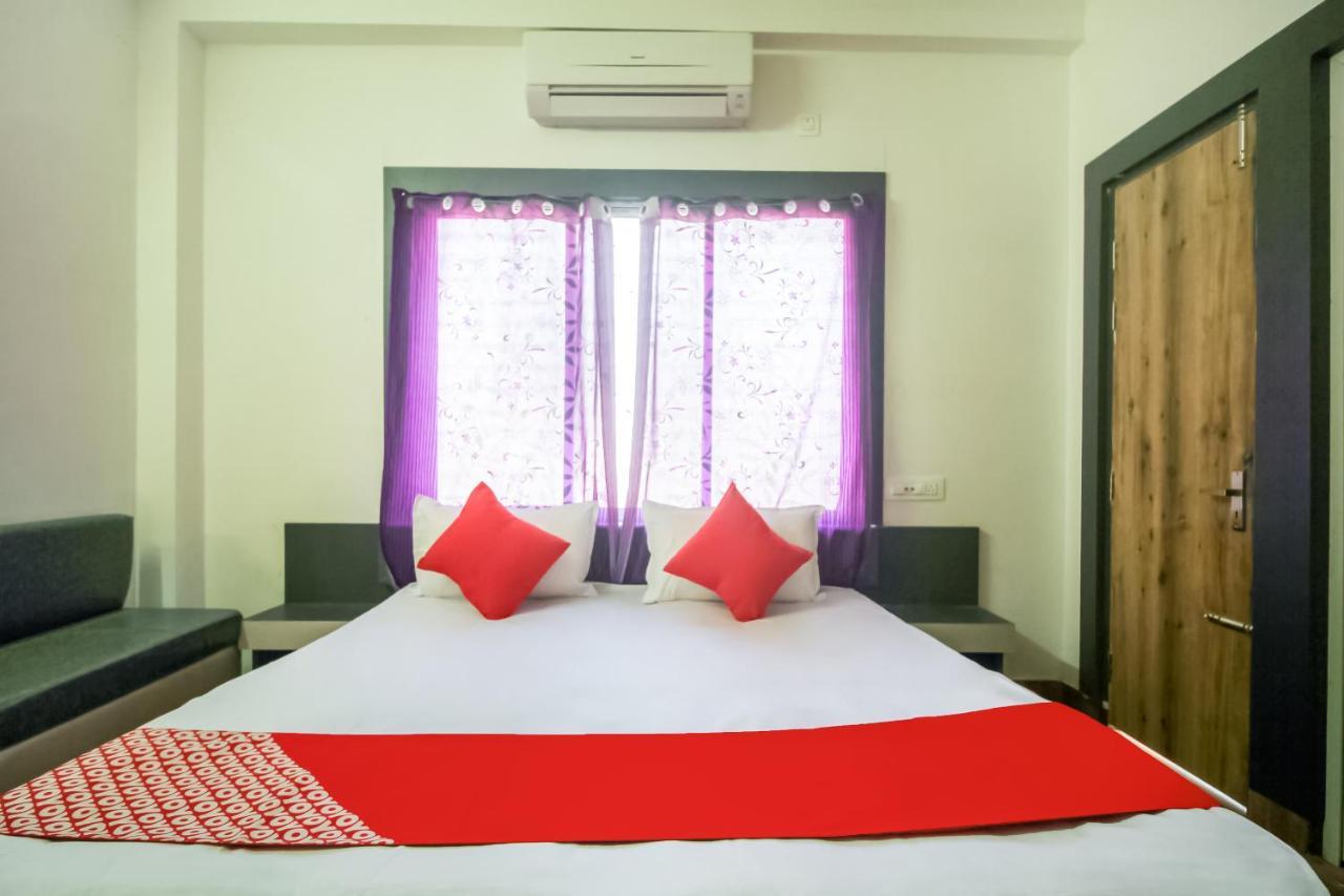 Oyo 69836 Aponjon Resort And Restaurant Shaugaon Bagian luar foto