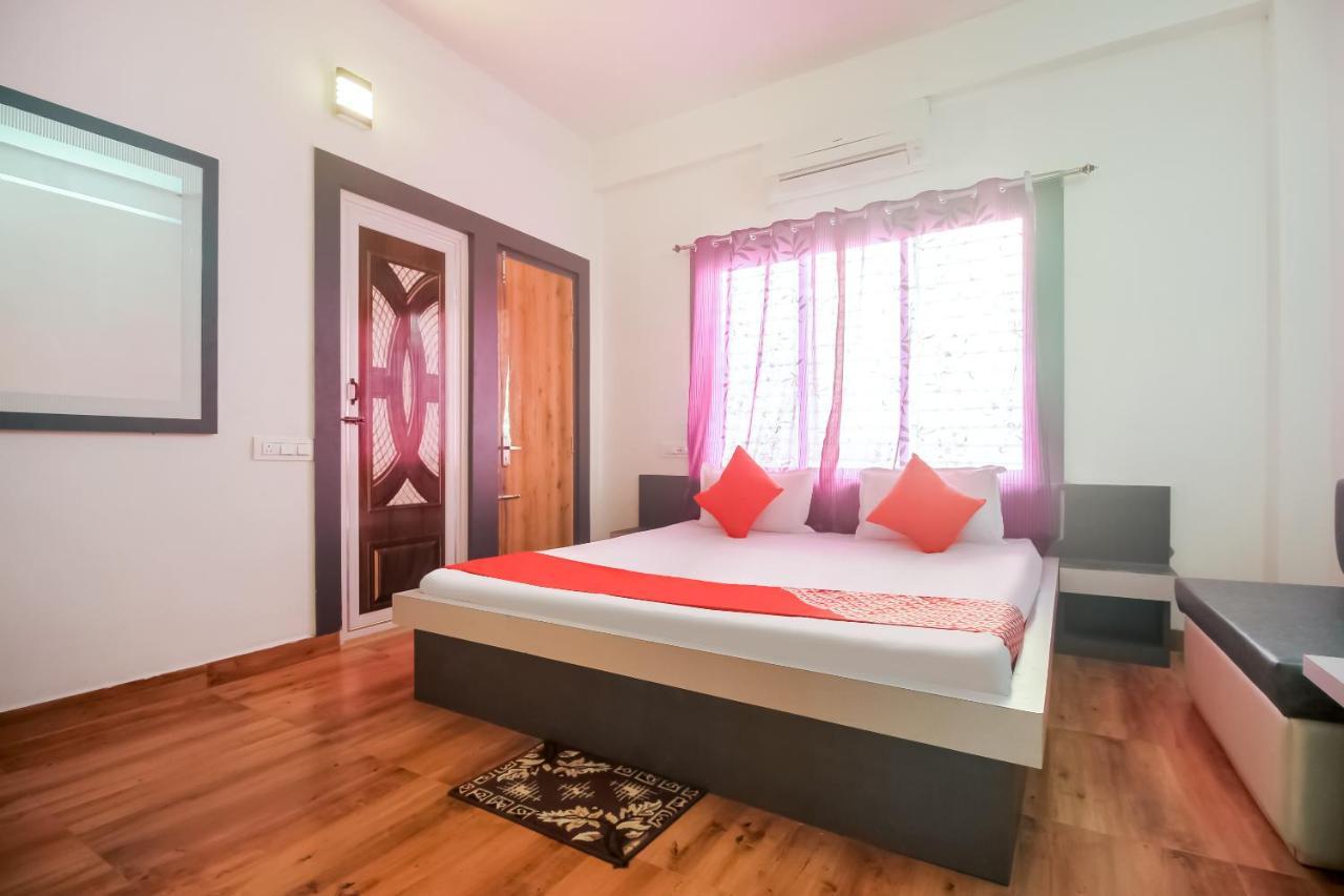Oyo 69836 Aponjon Resort And Restaurant Shaugaon Bagian luar foto