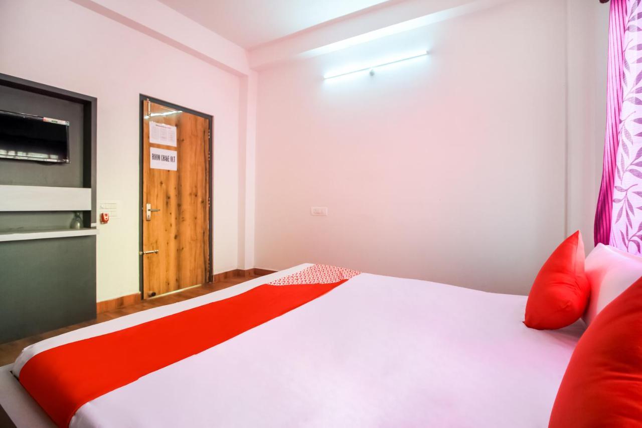 Oyo 69836 Aponjon Resort And Restaurant Shaugaon Bagian luar foto